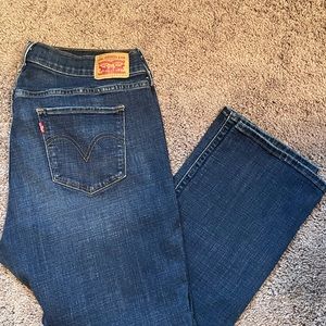 Women’s classic straight Levi’s, size 16w. 27 - 28 inseam. No worn areas.